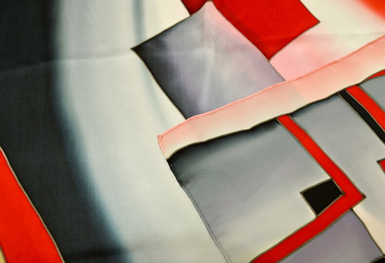 платок "Джаз" (красный/золото/черный) 90 х 90 см, ручная роспись, 100% шёлк